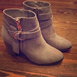 NEW Apt 9 Bootie - sz 7 (fits like 6.5)